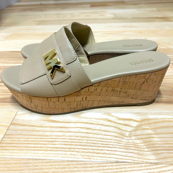 Michael Kors Beige Wedge Slides - Picture 4 of 11